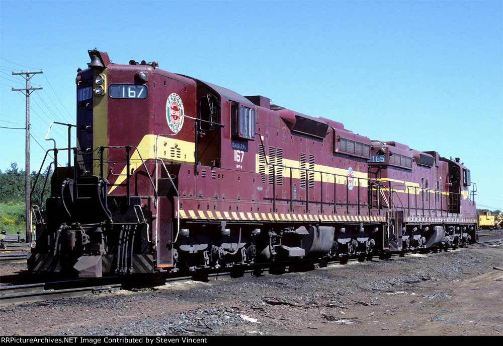 Duluth Mesabe & Iron Range SD9's DMIR #167 & #165